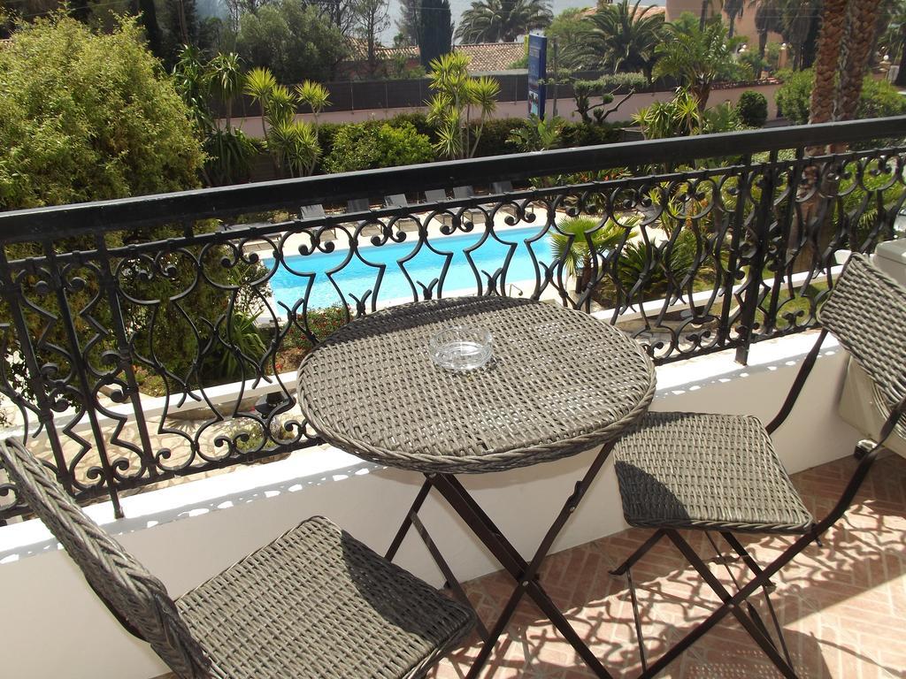 Hotel La Quietude Ле Исамбр Екстериор снимка