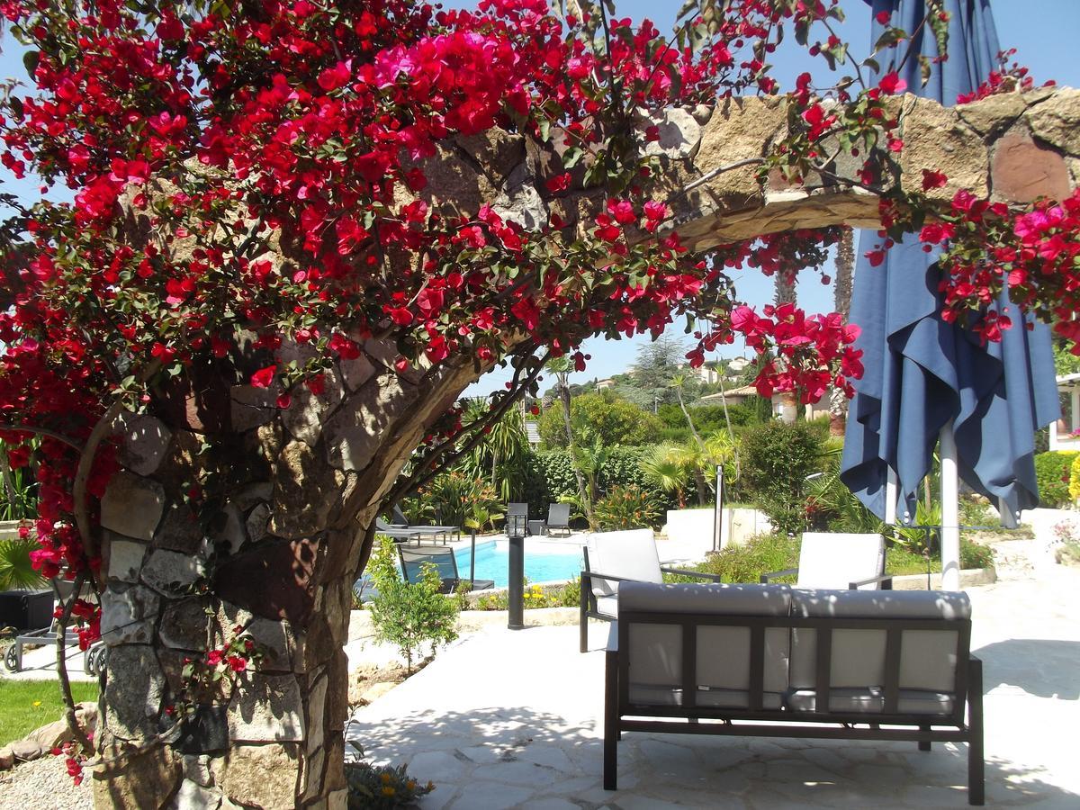 Hotel La Quietude Ле Исамбр Екстериор снимка
