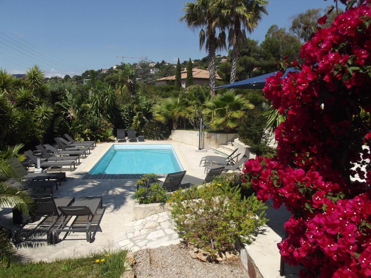 Hotel La Quietude Ле Исамбр Екстериор снимка